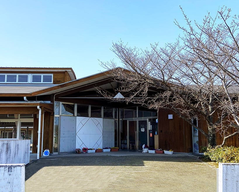 馬屋下まんまるこども園の外観